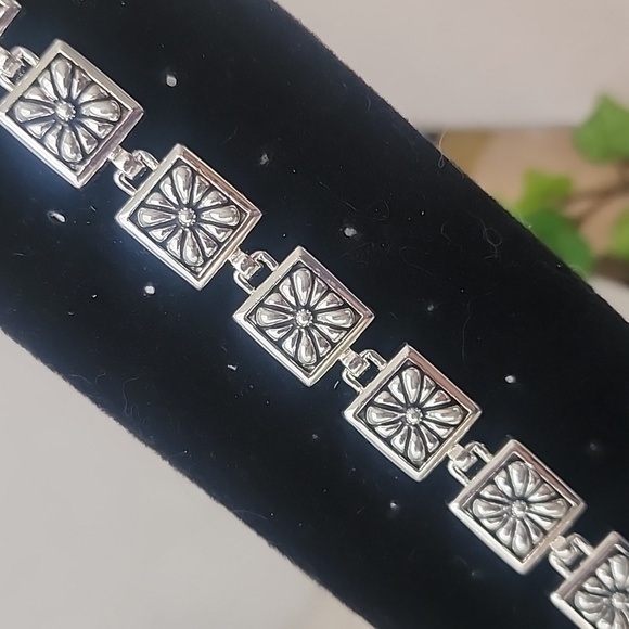 Silver Boho Design Link Bracelet Toggle Clasp - Picture 5 of 9